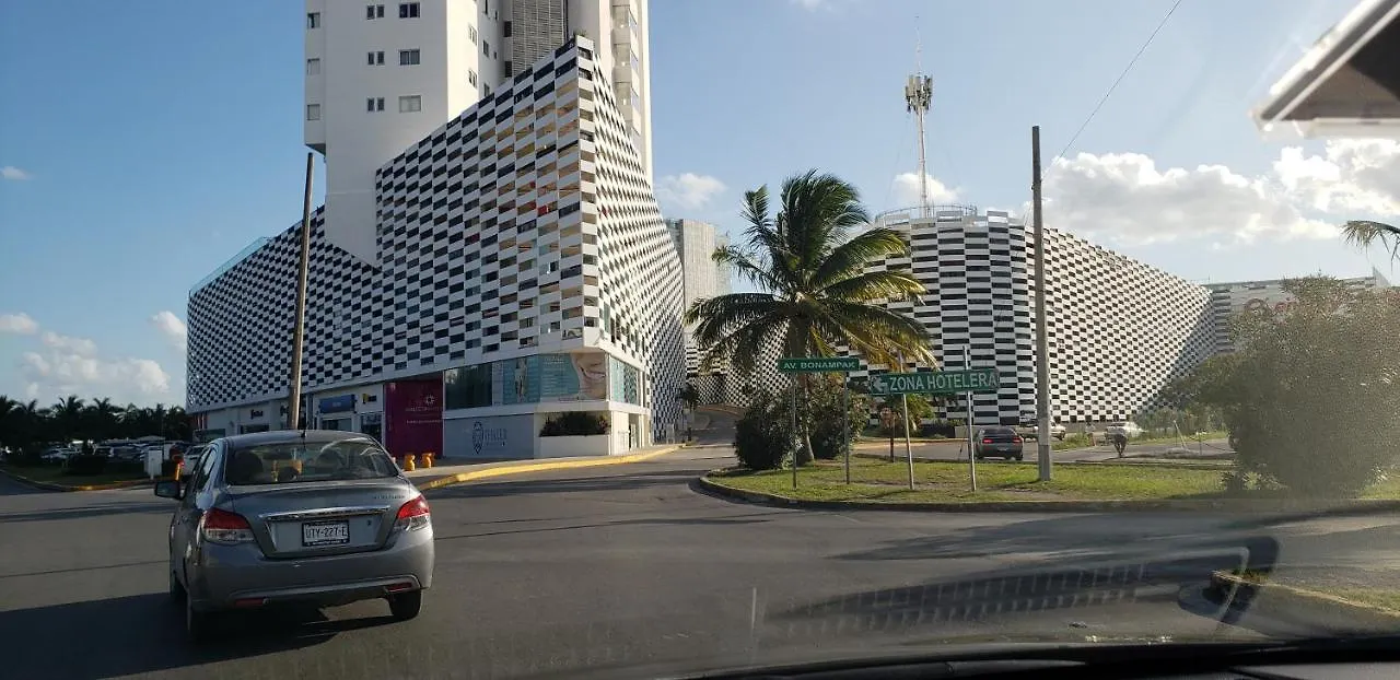 Malecon Cancun 9 Y 12 Apartment